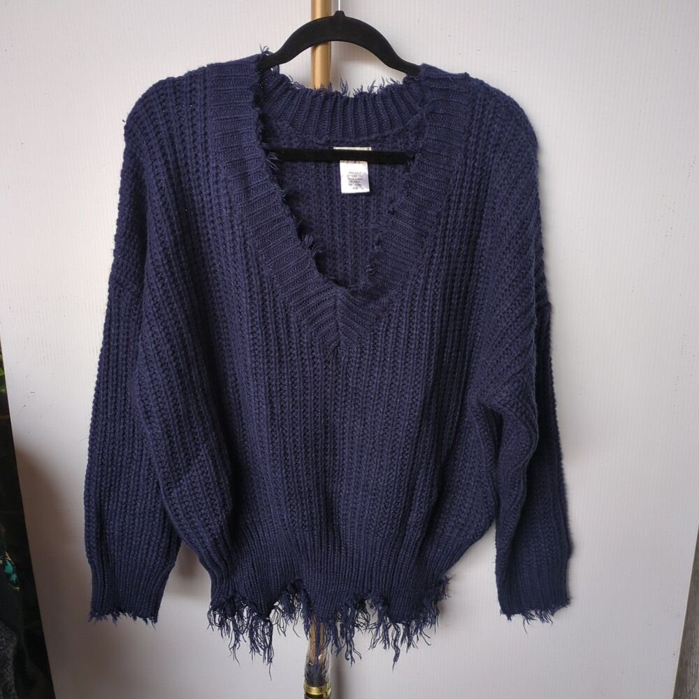 Main Strip Blue Chunky Distressed V Neck Sweater Size Medium